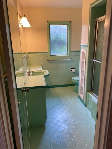 Building Photo - 214 Bellino Dr