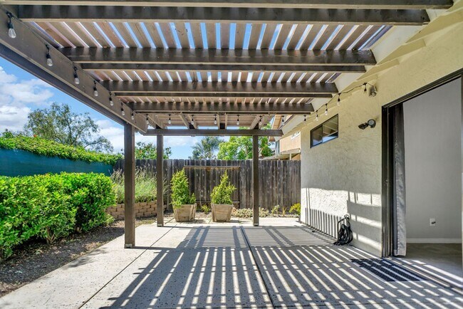 Building Photo - Beautiful single level home in Rancho Pena...