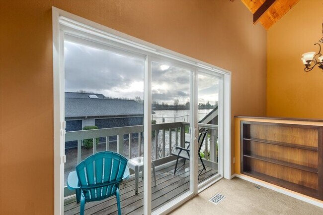 Building Photo - RIVERFRONT CONDO IN LONGVIEW