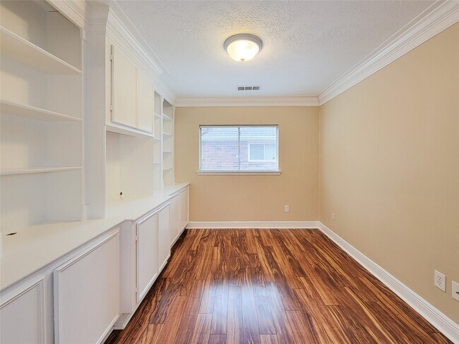 Building Photo - 3014 Millers Oak Ln