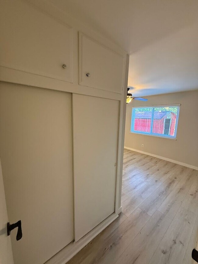 Building Photo - Beautiful 4 Bedroom, 2 Bathroom, Sylmar Home! Ready for Move-In!