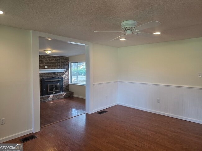 Building Photo - 807 Pound Rd