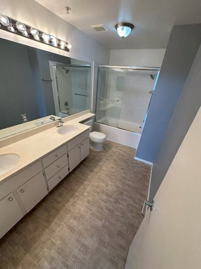 Building Photo - Nor Cal Realty Inc, 3 bedroom 3 bath townh...