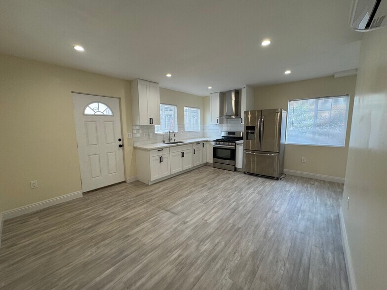 Building Photo - 756 Harps St