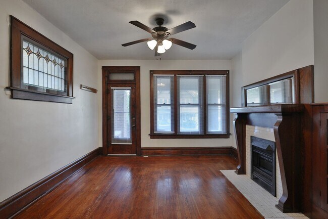 Building Photo - 4 Bedroom North Campus Newly Remodeled House with 2 Decks and Patio