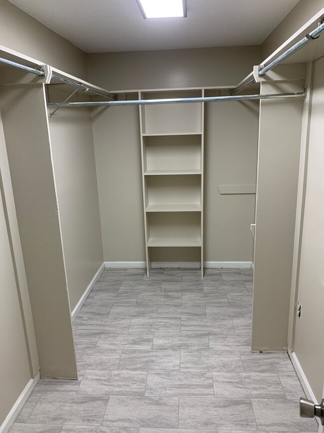 Building Photo - Newly Renovated