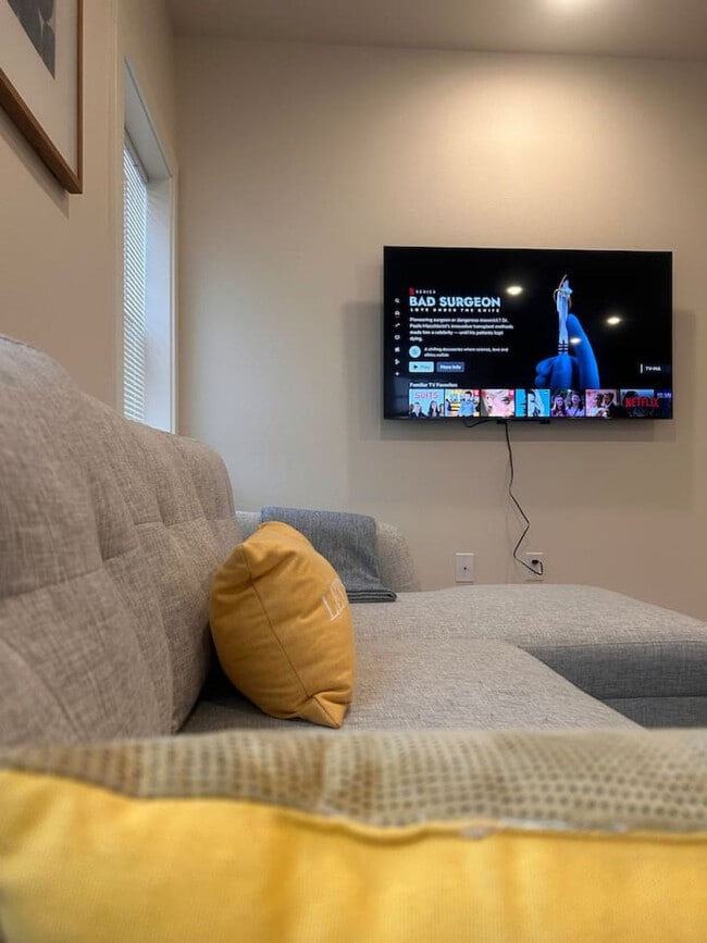 Building Photo - 3505 NE Creston Ave