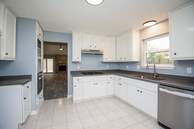 Building Photo - 16419 N Bend Dr