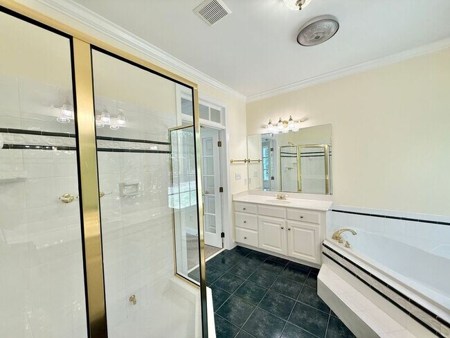 Building Photo - 3021 Hickory Tree Pl