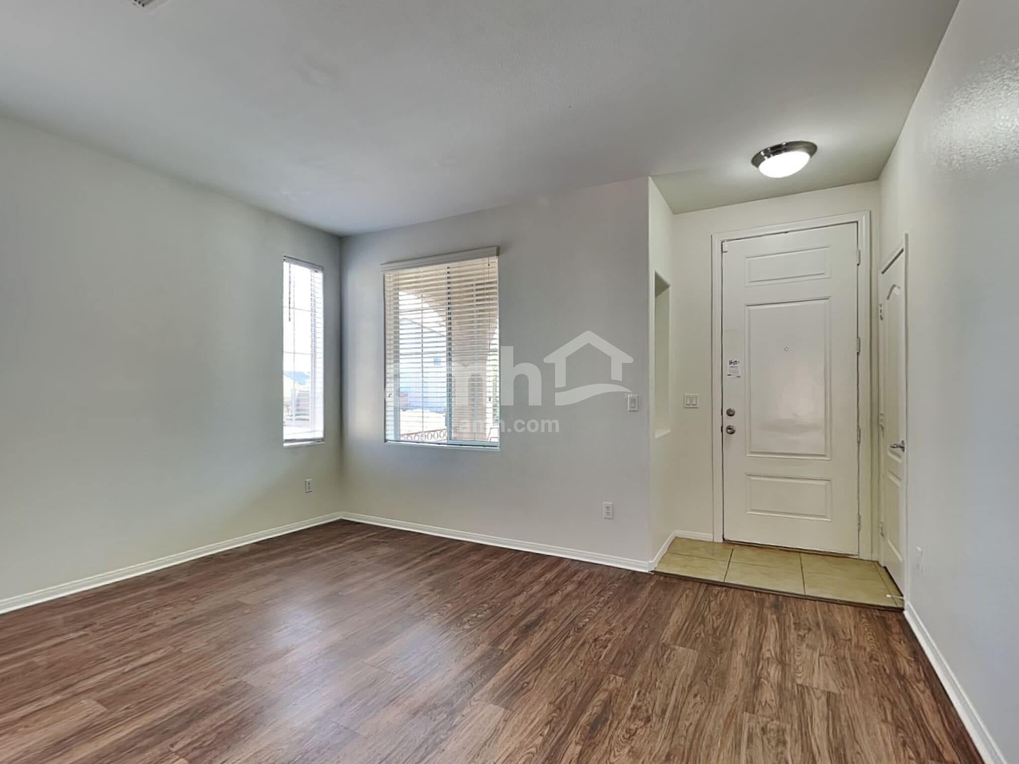 Building Photo - 10822 Elfstrom Ave