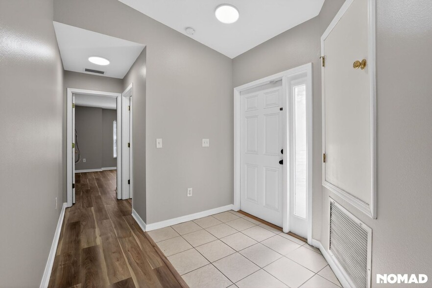 Building Photo - 7831 Carriage Pointe Dr