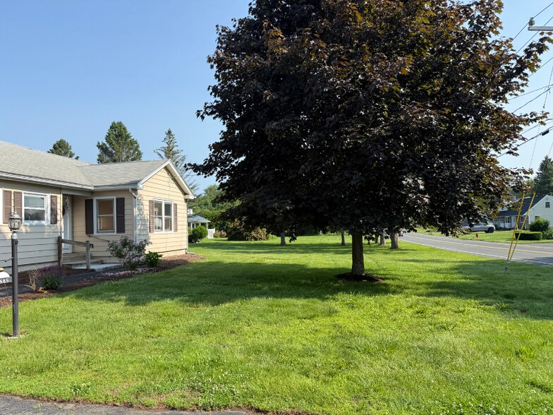 Building Photo - 485 Birnie Ave