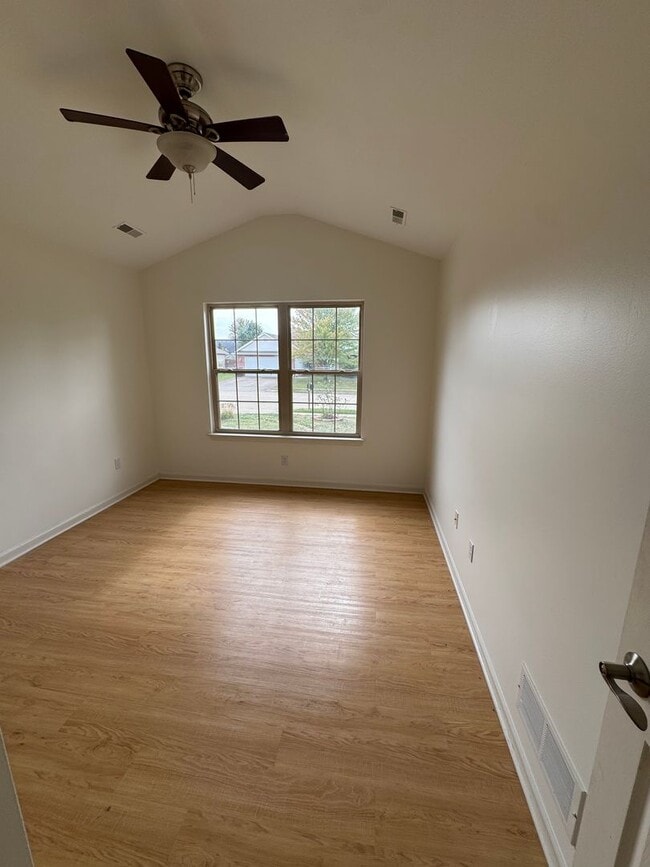 Building Photo - 3 bedroom 2 bath house