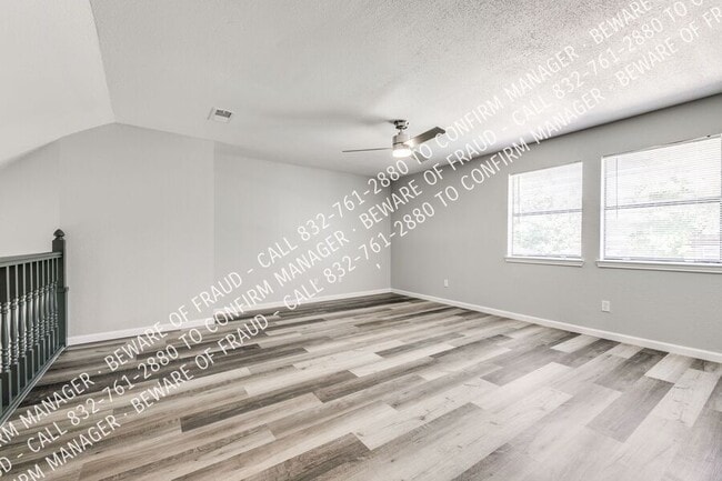 Building Photo - 8805 Wood Glen Dr