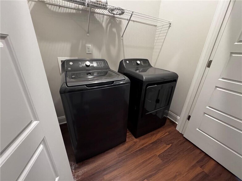 Building Photo - 1777 Temple Ave