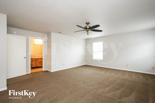Building Photo - 10094 Golden Dr