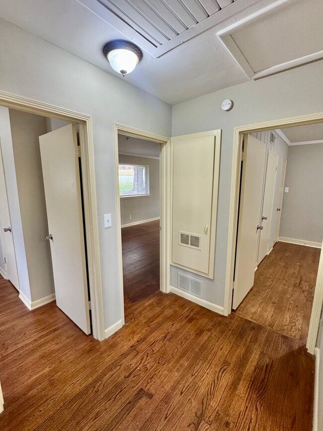 Building Photo - Beyond Perfect 3 bedroom 1 bath !!!!