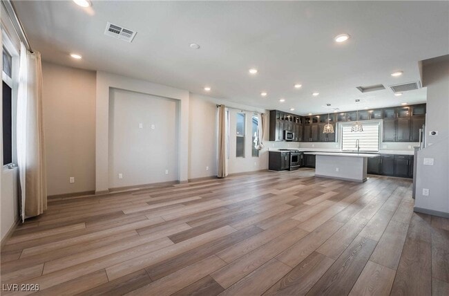 Building Photo - 8115 Carpenter Creek Ave