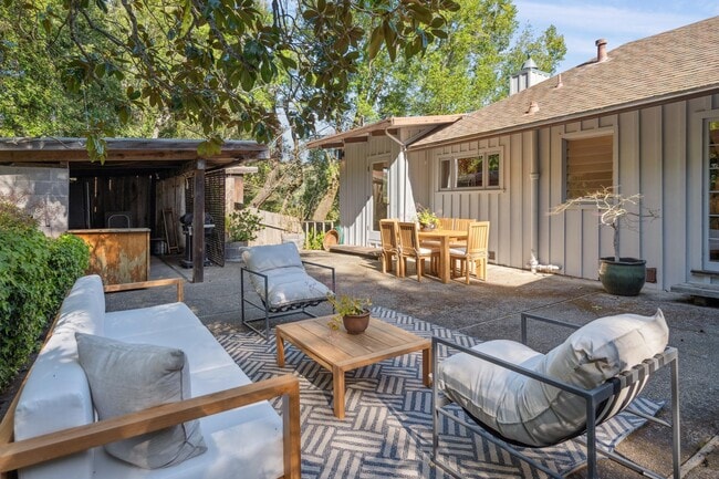 Building Photo - 45 Beverly Terrace