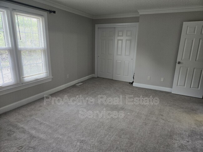 Building Photo - 674 Lord Dunmore Dr