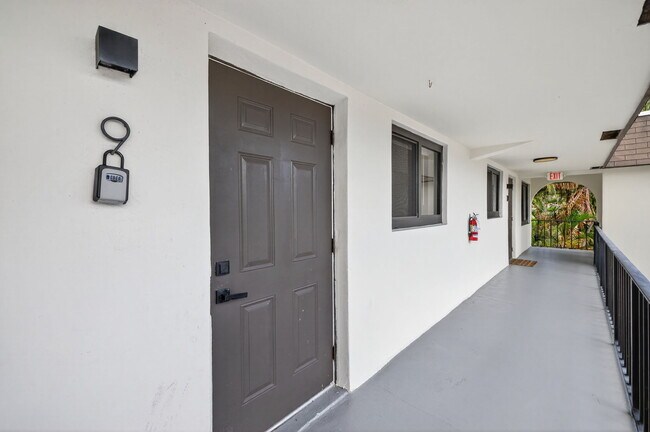 Building Photo - Wilton Manors