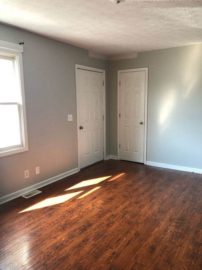 Building Photo - 1050 Scarlett Ln