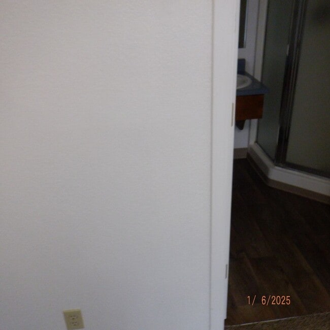 Building Photo - 83-3-2