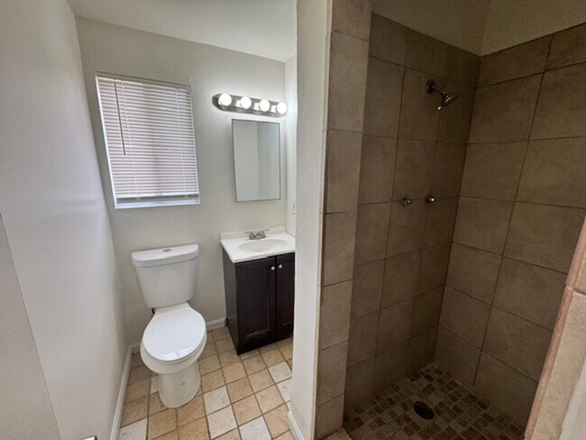 Building Photo - Remodeled 4+2 In Quiet Neighborhood - $2700