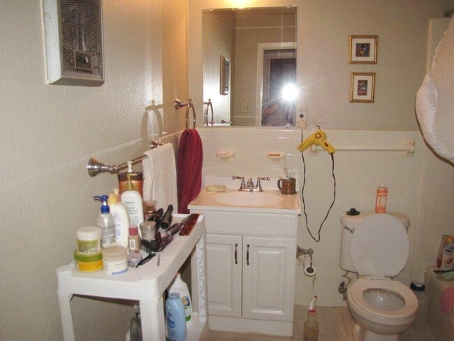 Building Photo - Gated 2br w/pool at N. Gates of LSU on Highland by the Chimes