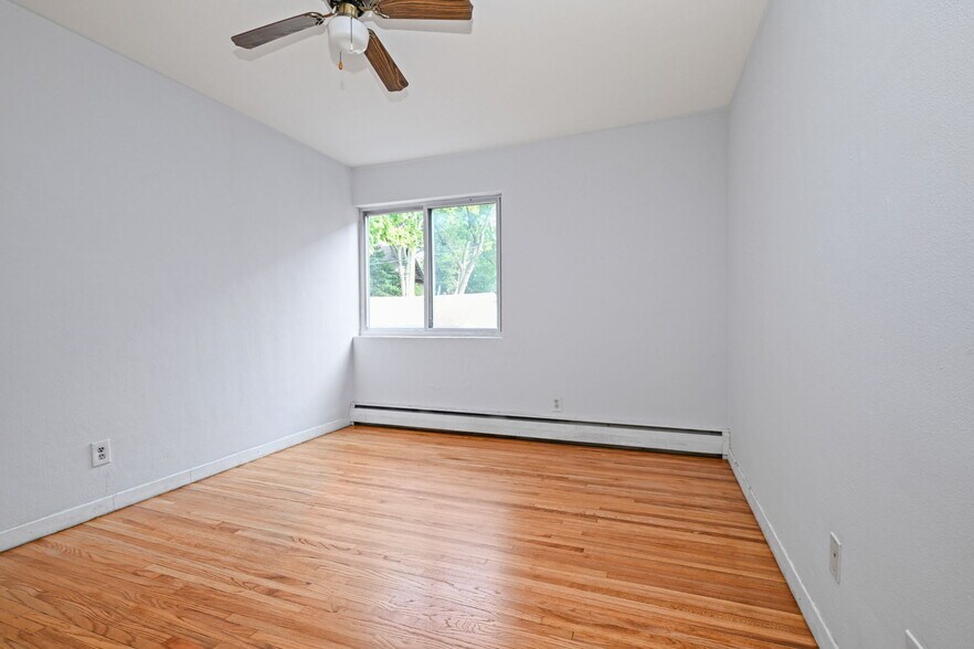 Building Photo - 515 5th St SE