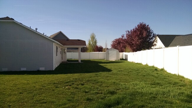 Building Photo - Beautiful home in Broadmoore Estates