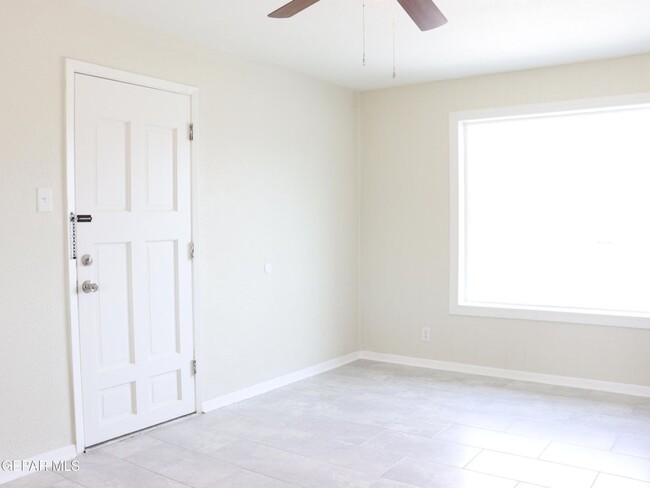 Building Photo - Beautiful 3 bed/2 baths and more for RENT