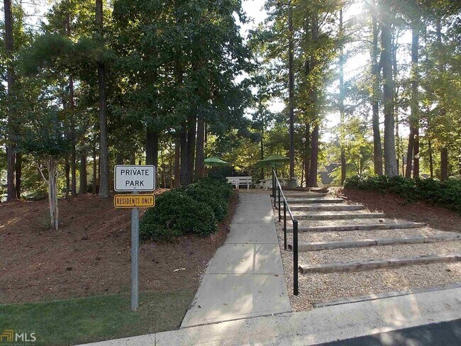 Building Photo - 2310 Applegate Ln