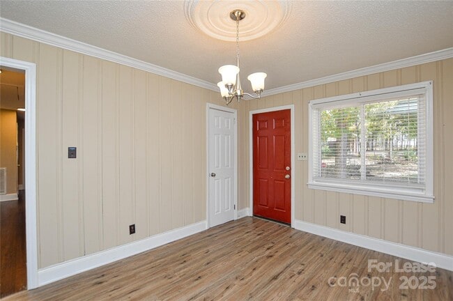 Building Photo - 2511 Woodstar Rd