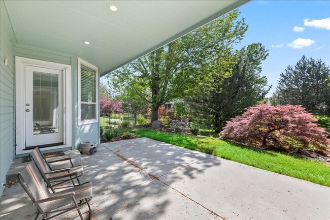 Building Photo - 3 Bedroom 3 Bathroom Home in Desirable Eag...
