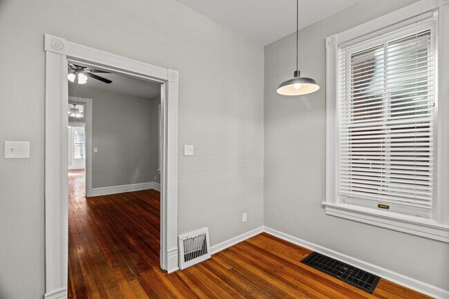 Building Photo - Extremely Spacious and Bright 2-Bedroom Apartment on Cherokee Street