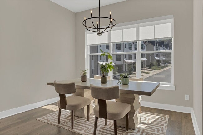 Building Photo - Better-than-new townhome in Highlands at S...