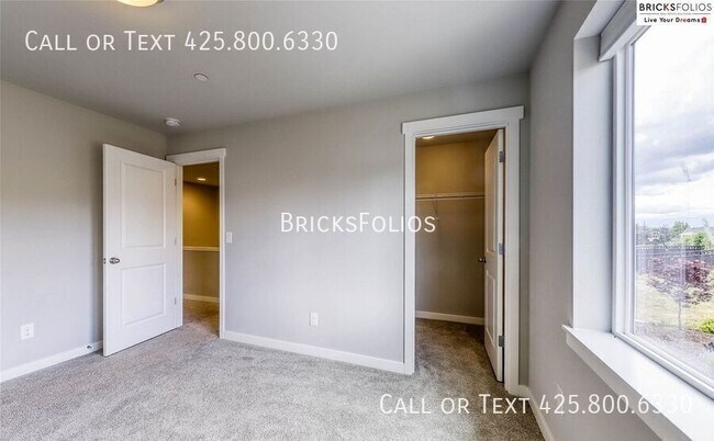 Building Photo - 1052 Banyan St