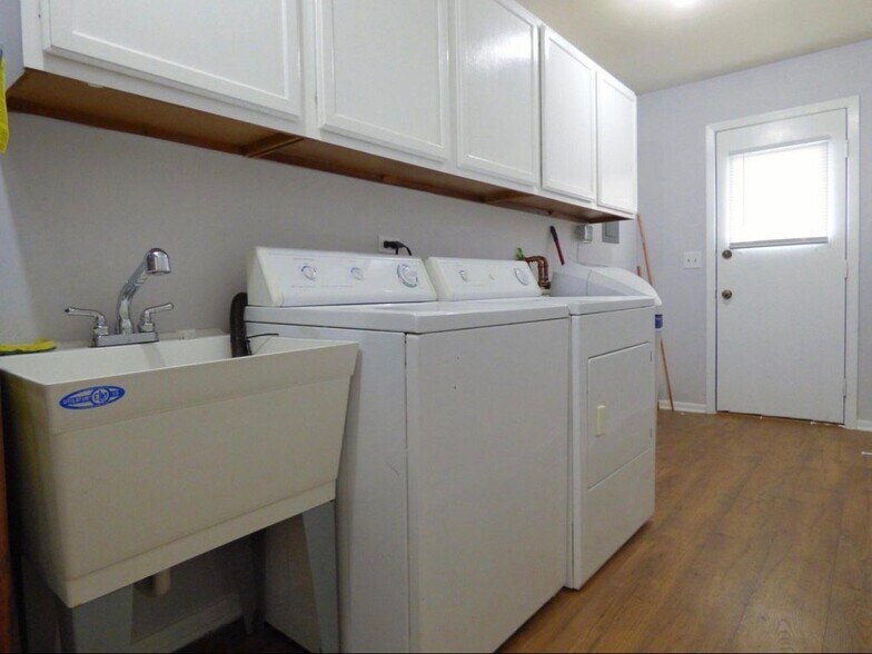 Building Photo - 1114 Manchester Ct