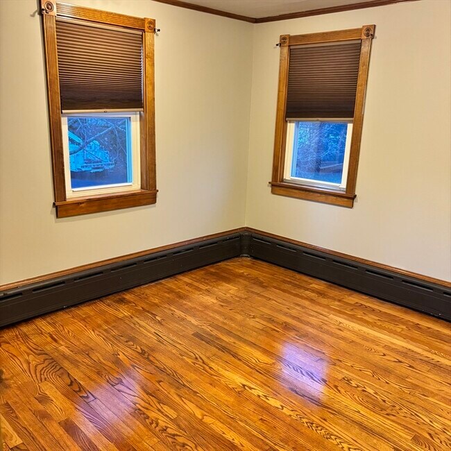 Building Photo - 903 Prospect St