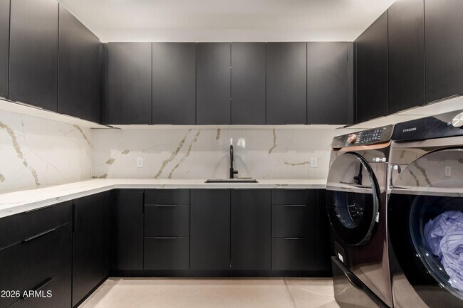 Building Photo - 4905 E White Gates Dr