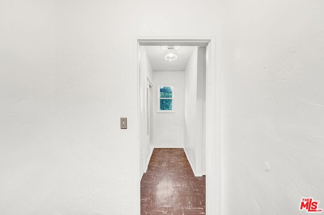 Building Photo - 7854 Goll Ave