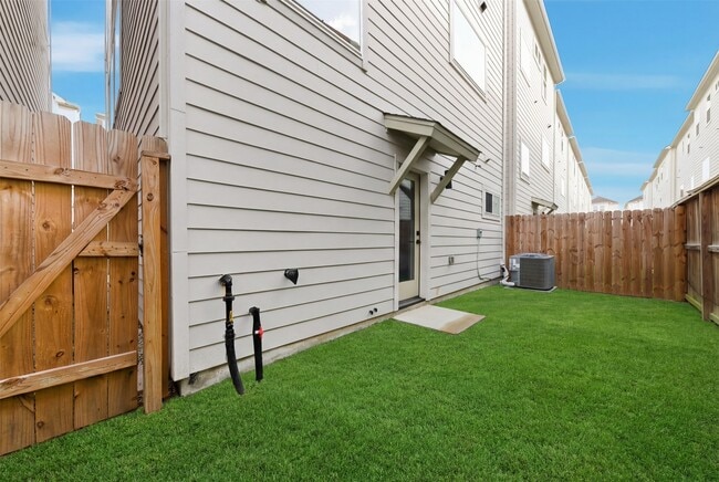 Building Photo - 8317 Brecha Ln
