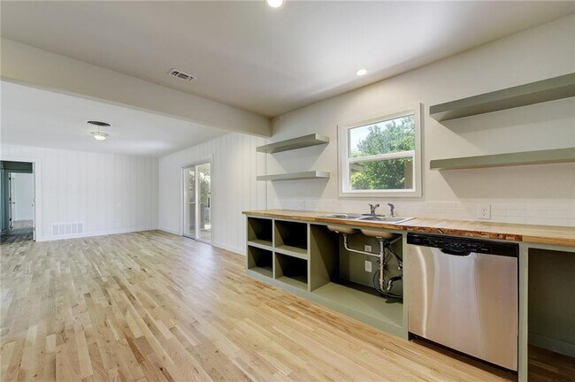 Building Photo - 4804 Menchaca Rd