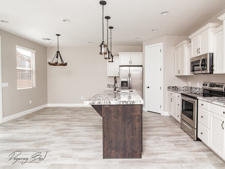 Building Photo - 325 N Red Stone Rd