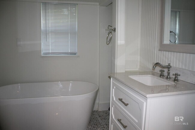 Building Photo - 852 Prospect Ave