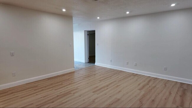 Building Photo - 600 NW 38th Ct