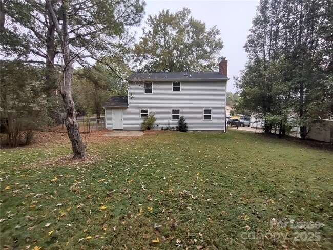 Building Photo - 11523 5 Cedars Rd