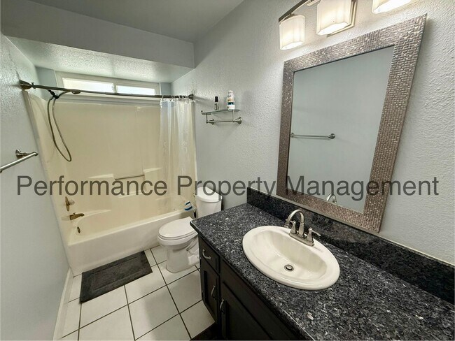 Building Photo - Beautiful 3 Bed/2 Bath NW Bakersfield Home w/ RBP/Pest Control, Pool & Solar