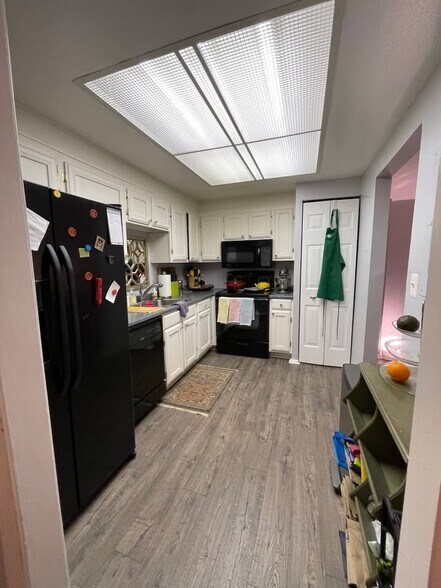 Building Photo - 7621 Provincial Dr